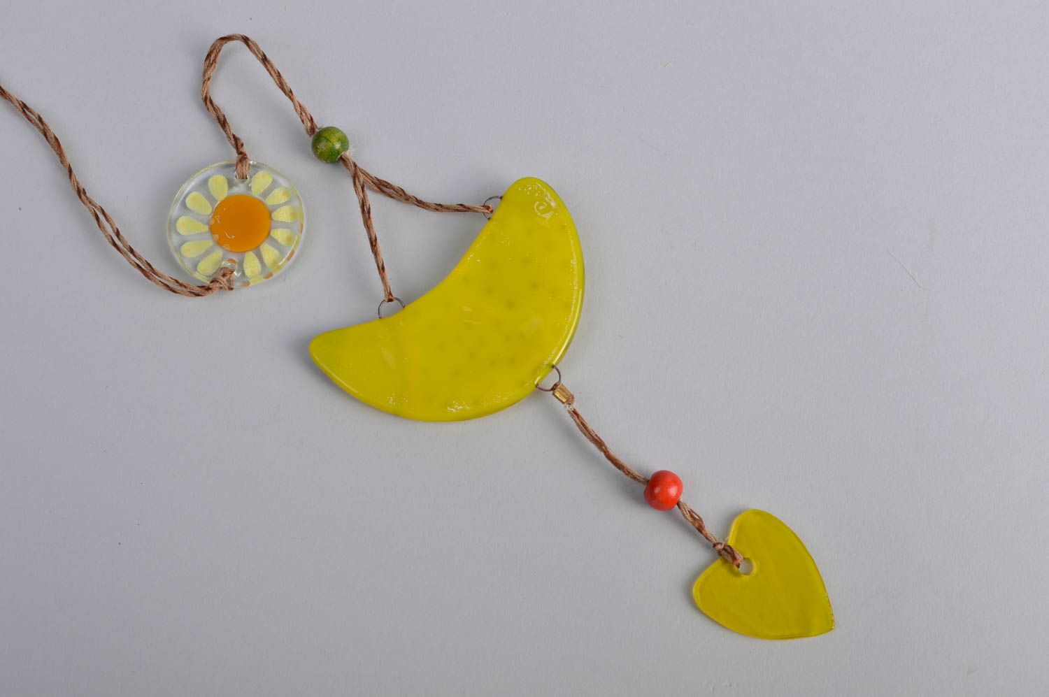 Petite décoration à suspendre en verre fusing faite main originale oiseau jaune  photo 5