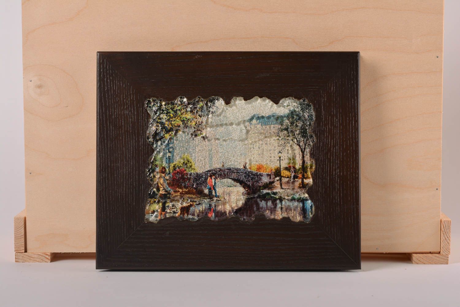 Панно на стену подарок ручной работы красивая картина из стекла Мост через реку фото 1