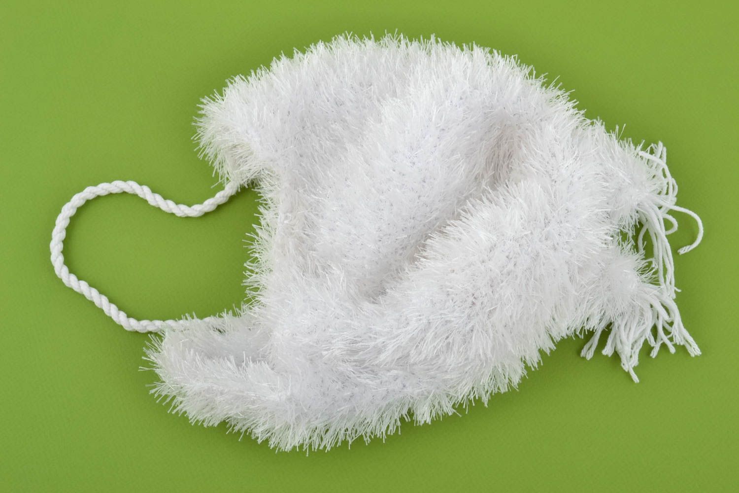 Gorro infantil tejido de hilos sintéticos con cordones artesanal lechuza foto 4