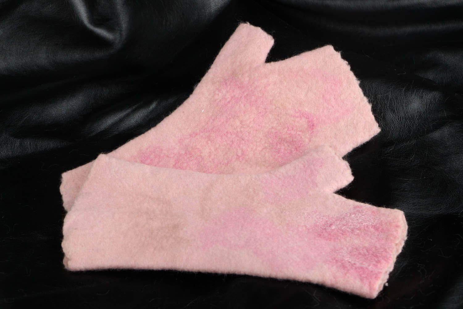 Pink mittens made of felted wool photo 4