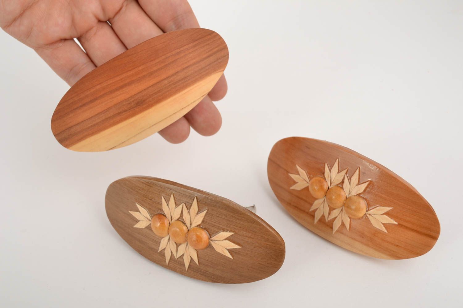 Ovale braune Damen Haarspangen aus Holz mit Muster handmade Set 3 Stück foto 3
