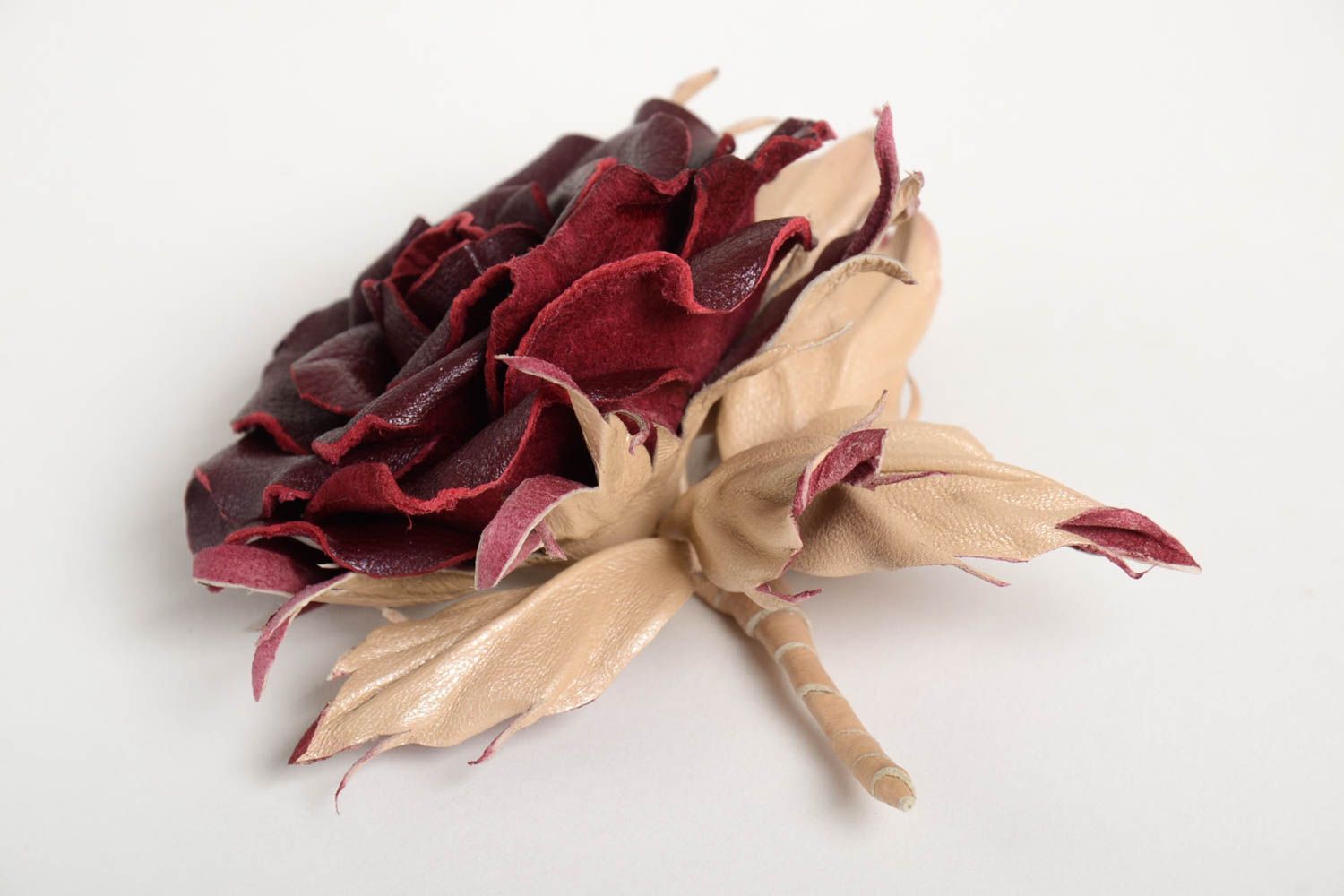 Брошь из кожи ручной работы авторская бижутерия красивая брошь красная роза фото 5