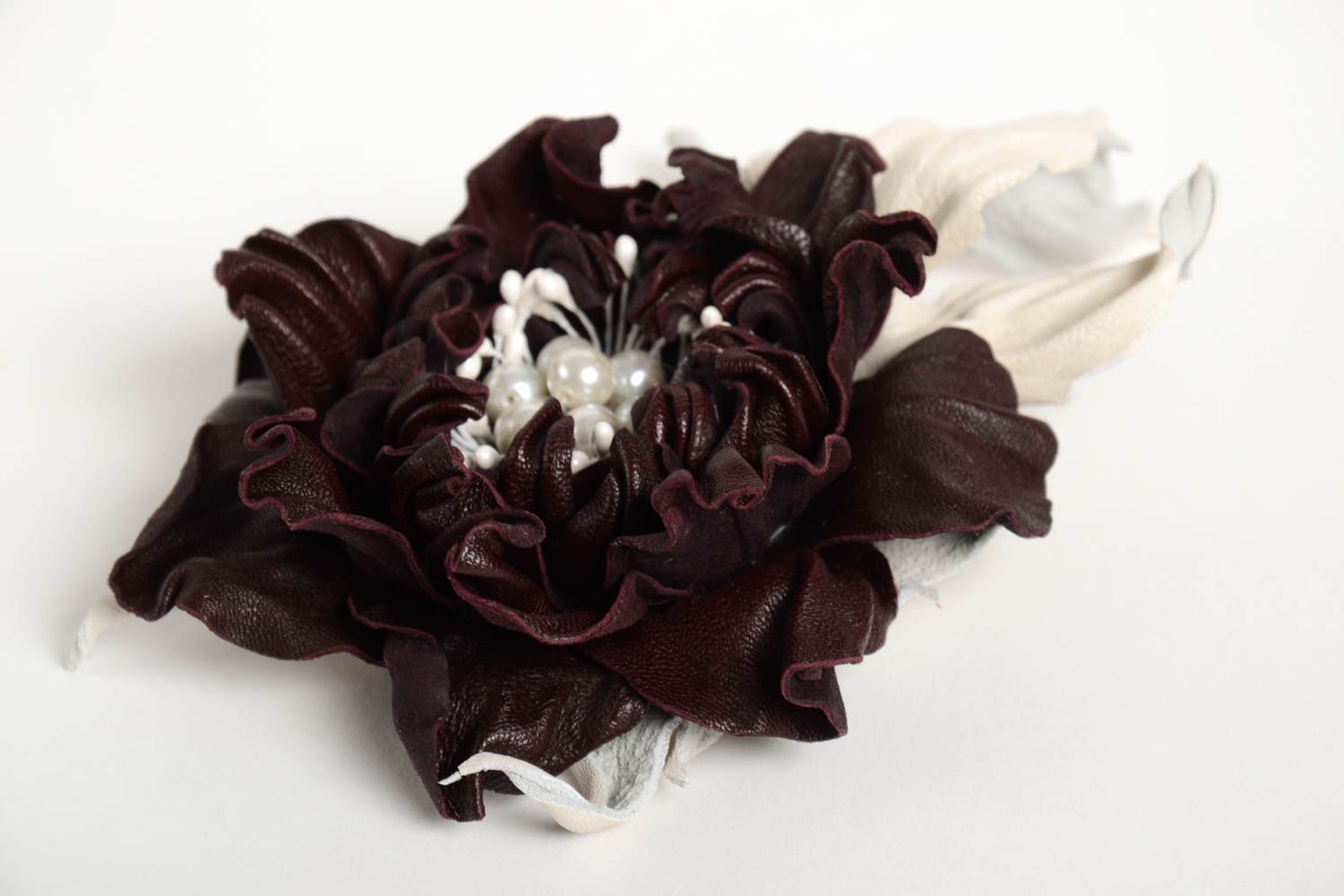 Handmade Accessoire für Frauen dunkle Blume Leder Schmuck Blume Brosche  foto 2