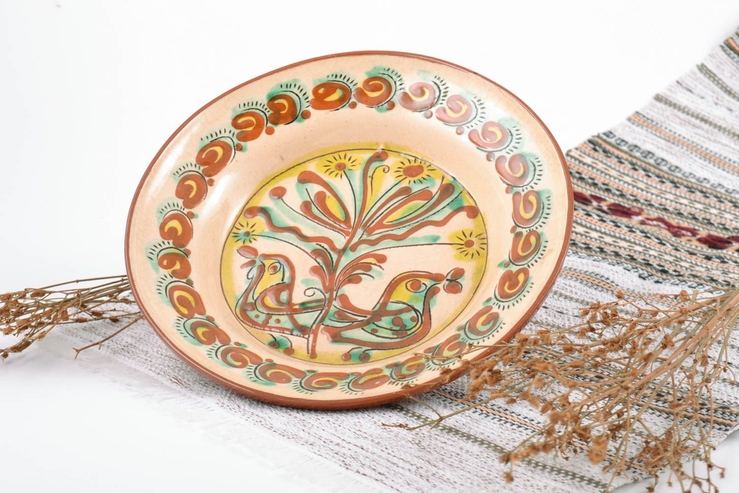 Schöner handmade keramischer Teller mit Bemalung im Ethno Stil für Dekor foto 1