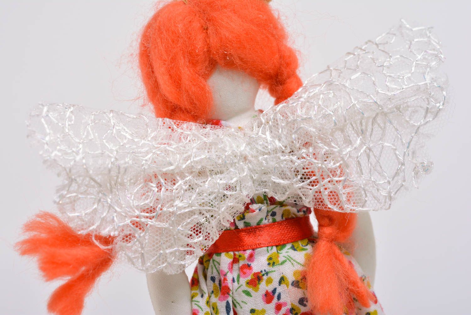 Poupée en tissu de coton faite main originale princesse ange aux cheveux roux photo 3