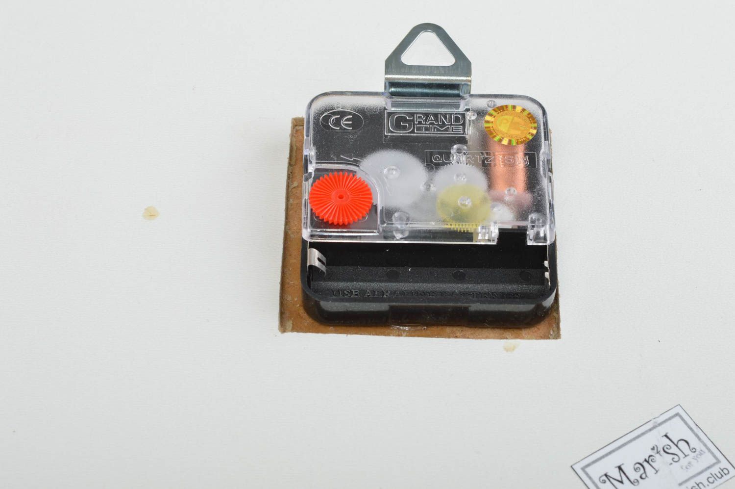 Часы в технике декупаж из ДСП квадратные с цветами на кухню ручной работы фото 5