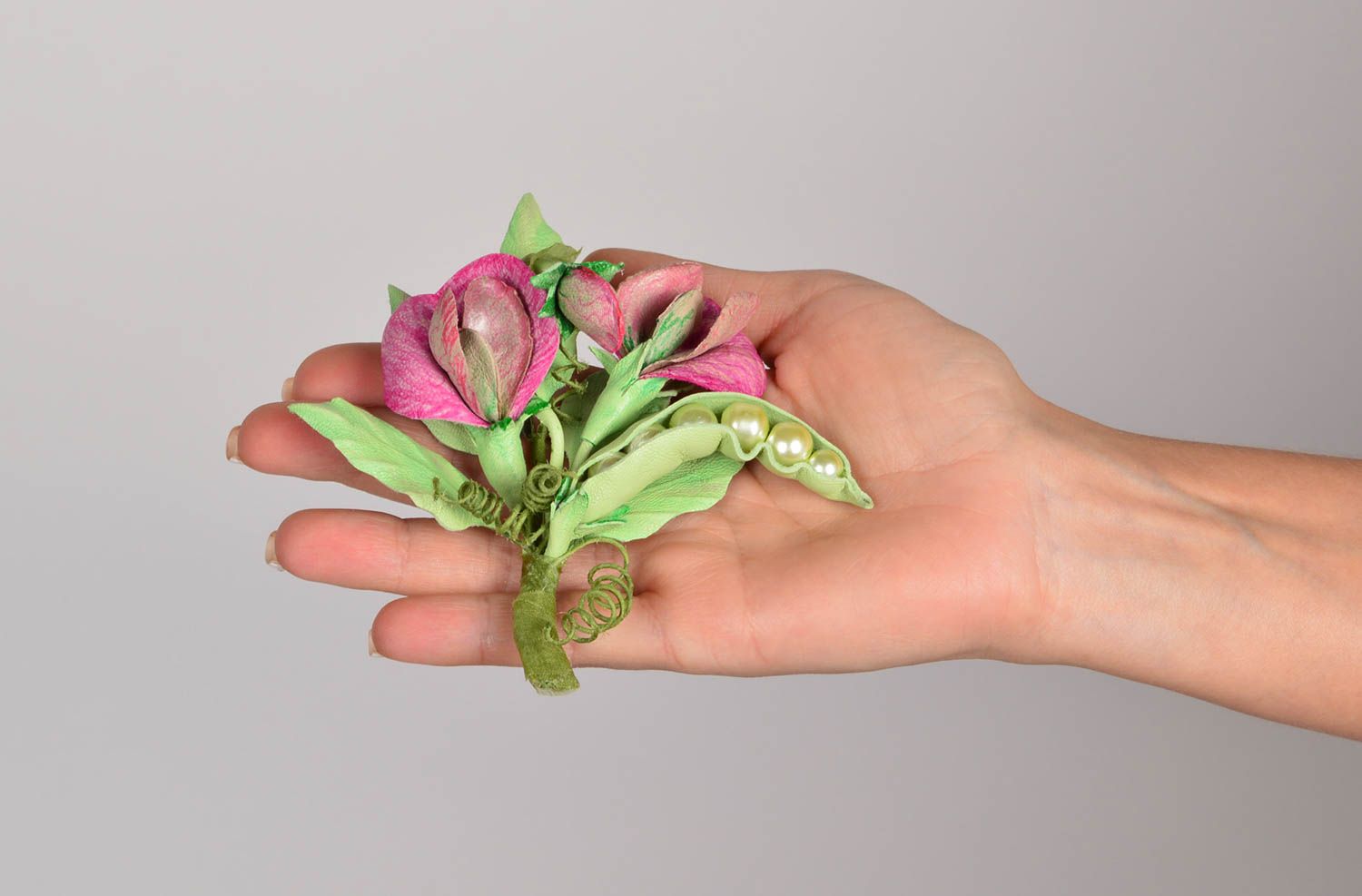 Broche fleur cosse Bijou fait main en cuir et soie design original Cadeau femme photo 5