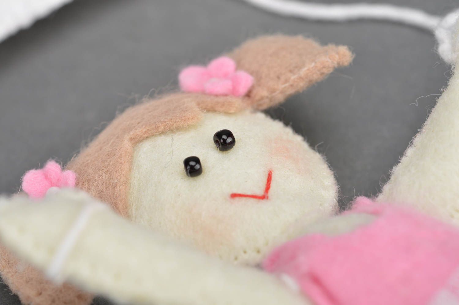 Baby Mobile fürs Bett handgemachtes Geschenk Puppe aus Filz Deko Anhänger   foto 4