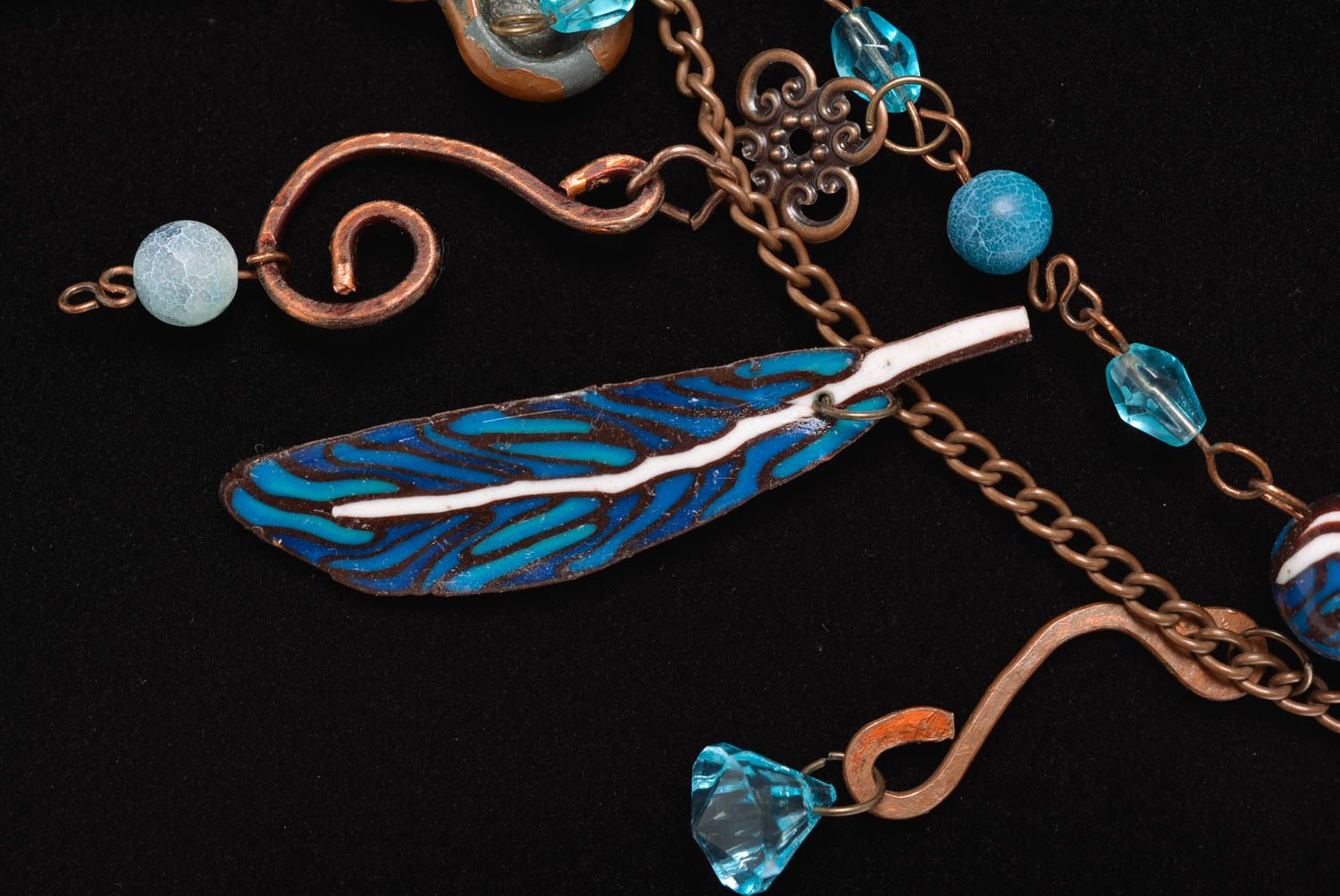 Handgemachtes Collier mit Anhänger Schlüssel und Perlen aus Naturstein Achat foto 4