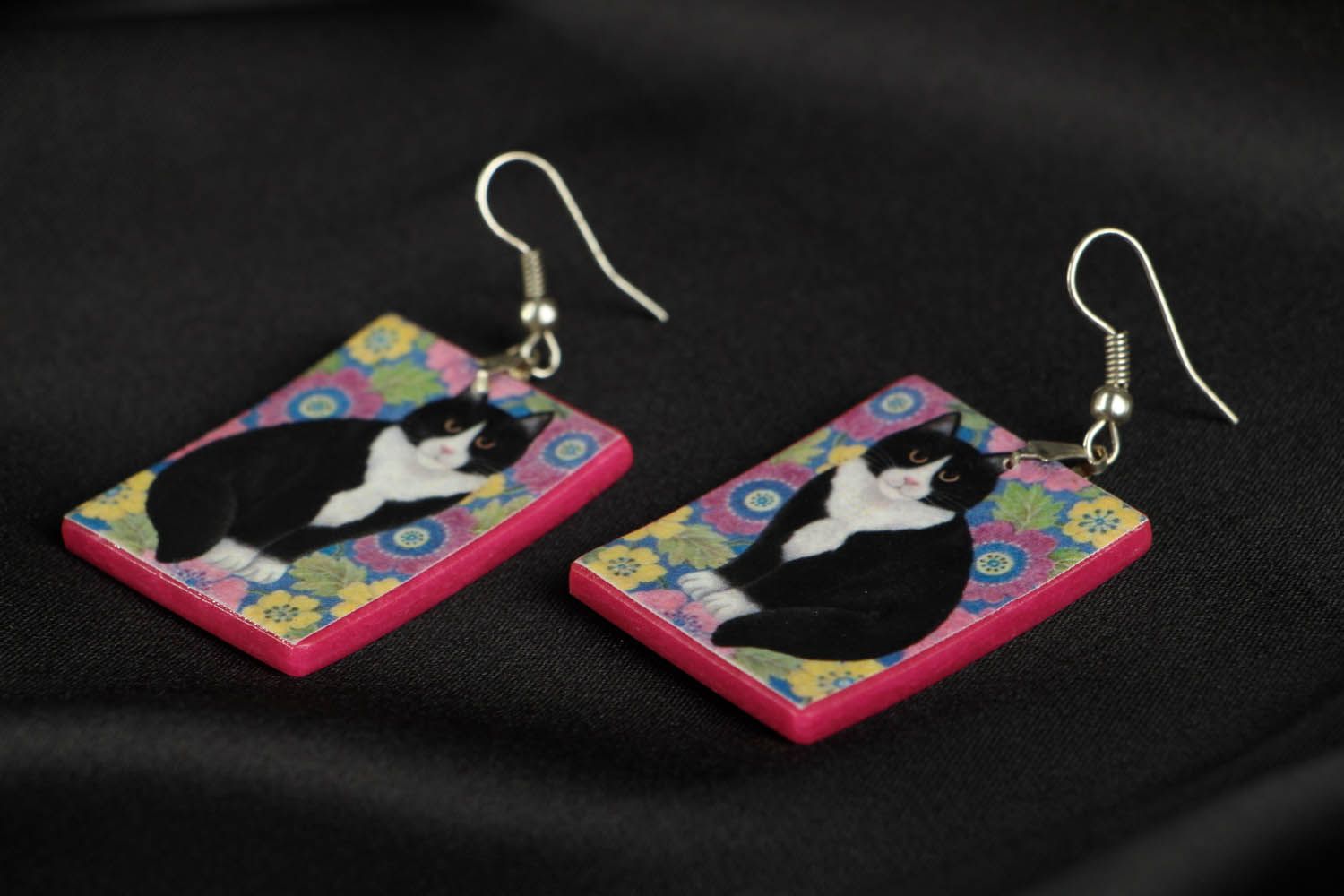 Boucles d'oreilles avec des chats faites main photo 2