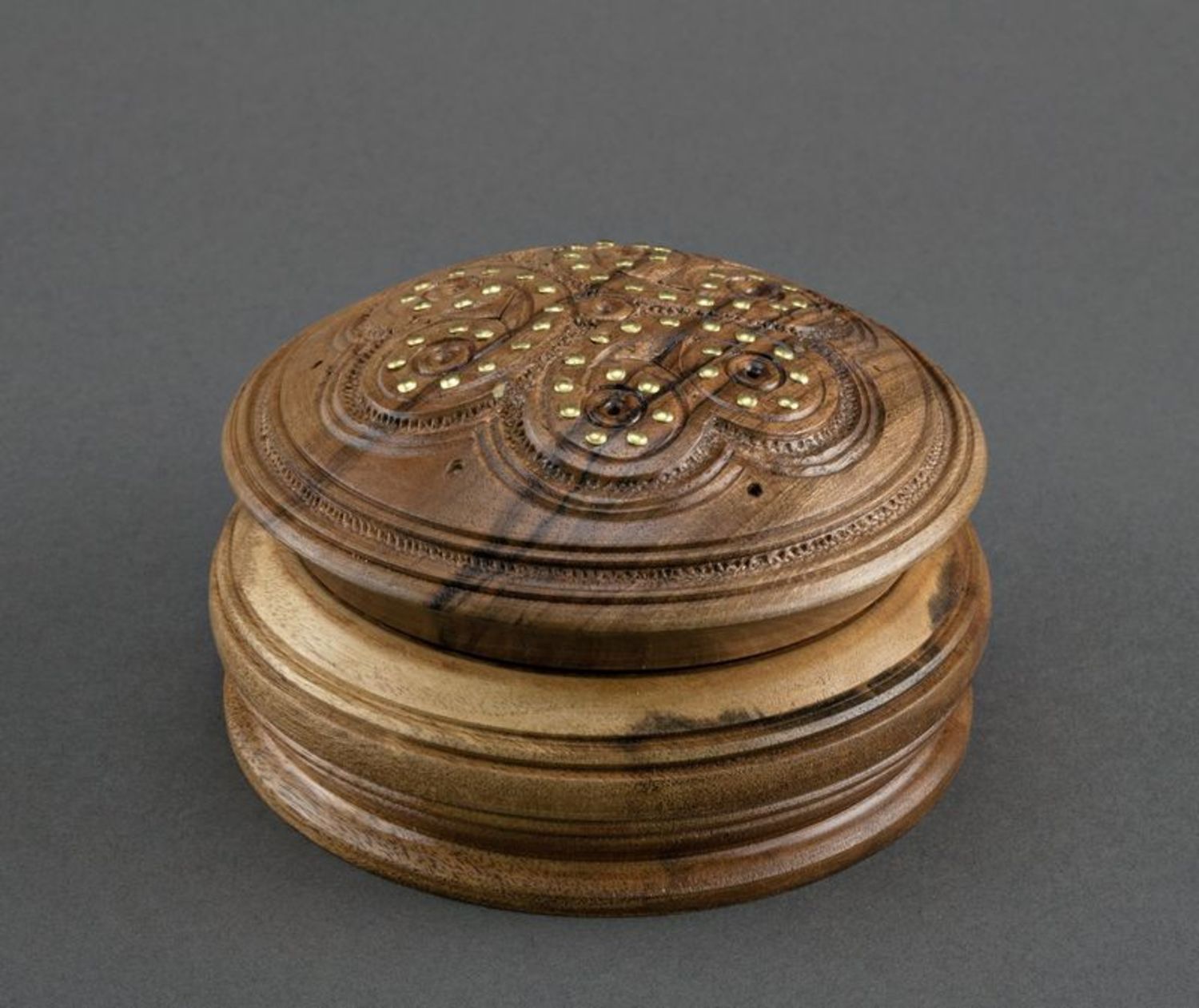 Scatola rotonda di legno fatta a mano Cofanetto intarsiato Scrigno con intarsi
 foto 4