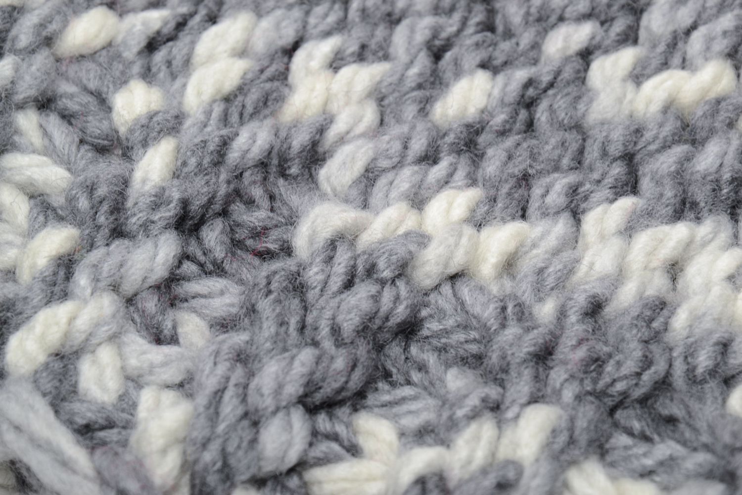 Women's crochet hat with pompon photo 4