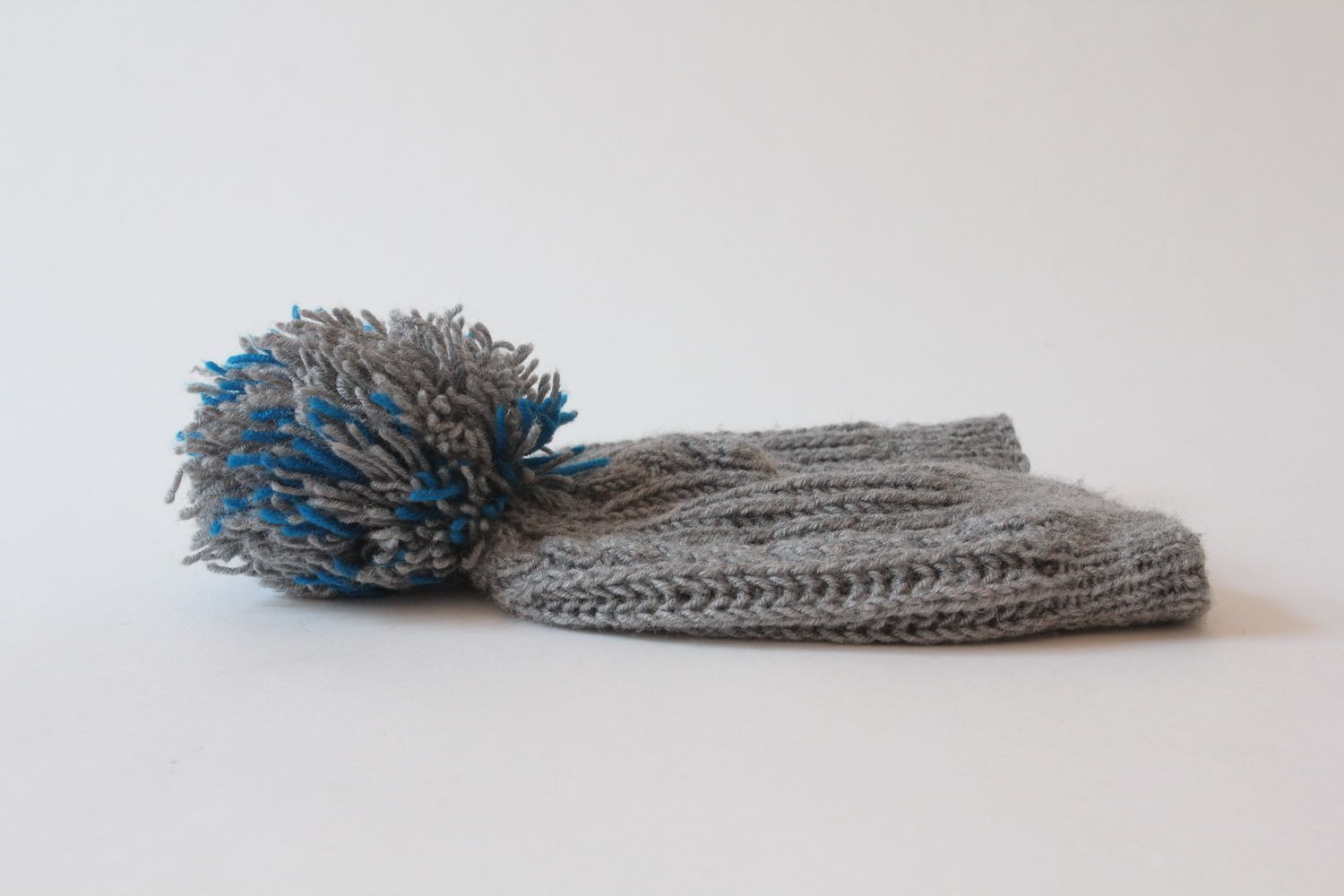 Knitted hat with pompom photo 1