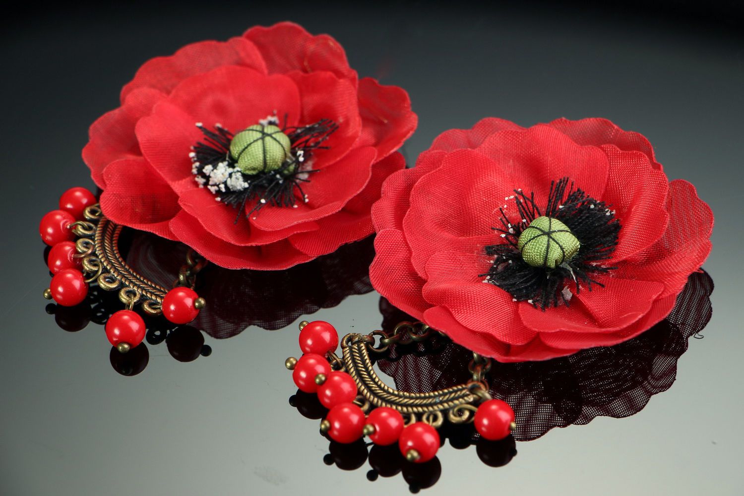 Earrings with artificial flowers and beads of coral photo 3