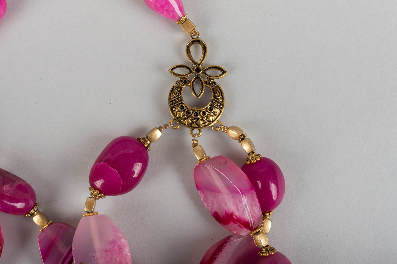 Beautiful brass dark pink bright designer handmade necklace with agate photo 4