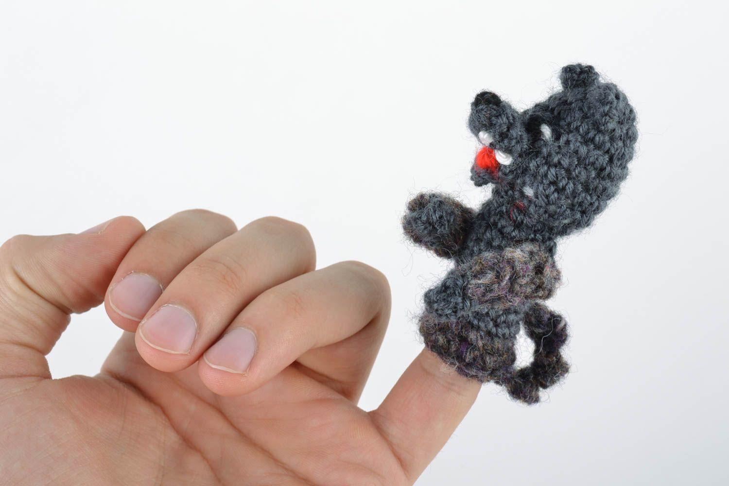 Marionnette à doigt loup gris tricotée au crochet faite main originale photo 2