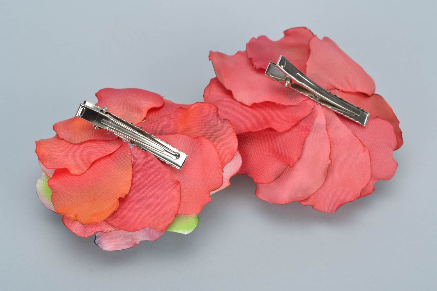 Set of handmade designer textile flower hair clips 2 pieces photo 4