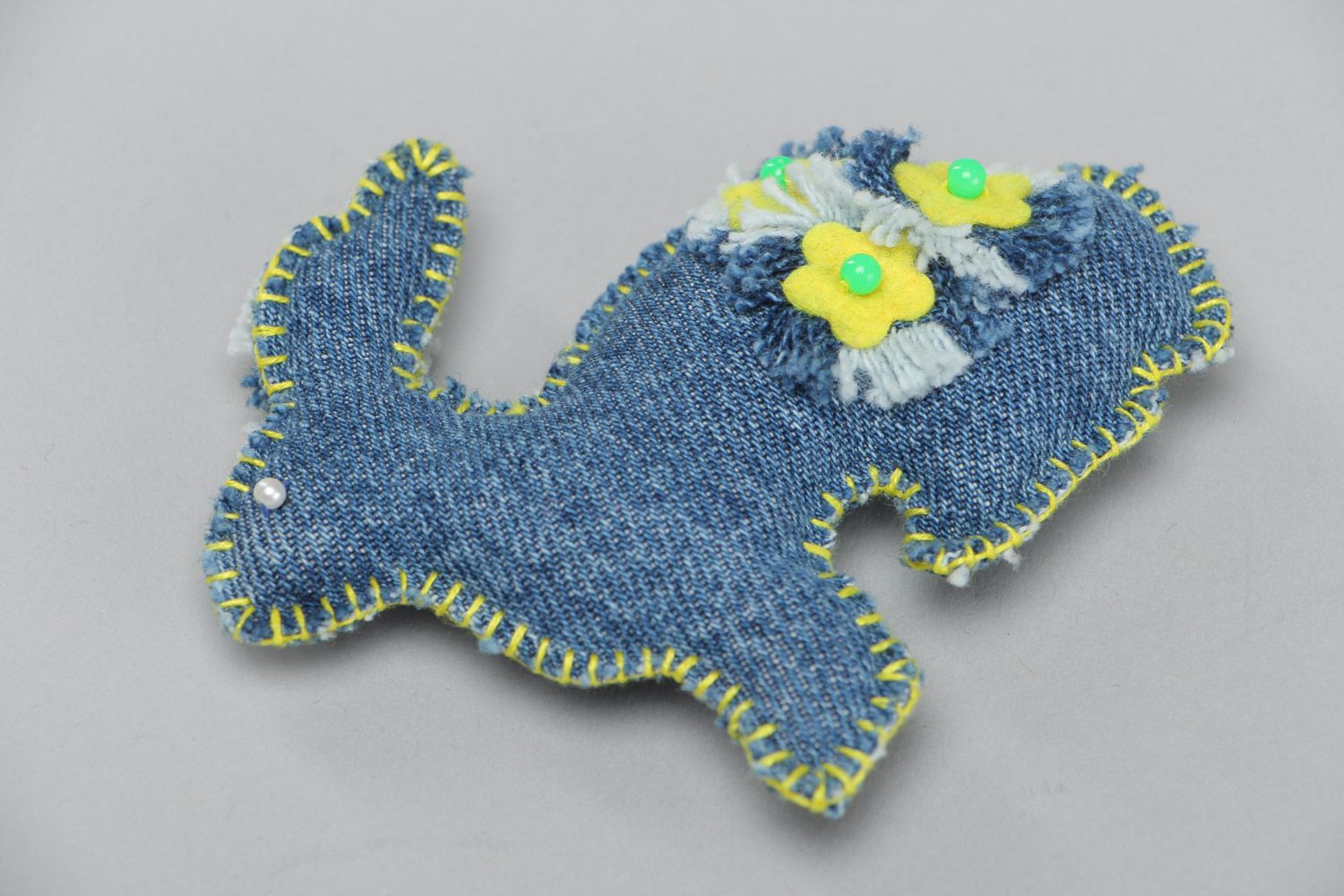 Kuscheliges handmade Spielzeug aus Stoff mit Blumen Osterhase für Haus Dekoration foto 2