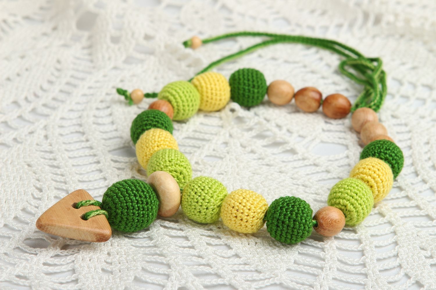 Вязаное украшение ручной работы бусы для малышей украшение бусы зеленые фото 1