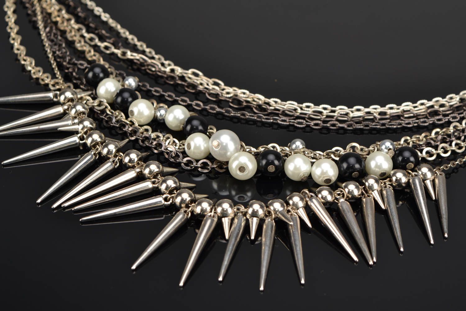 Metal beaded multirow necklace with studs photo 4