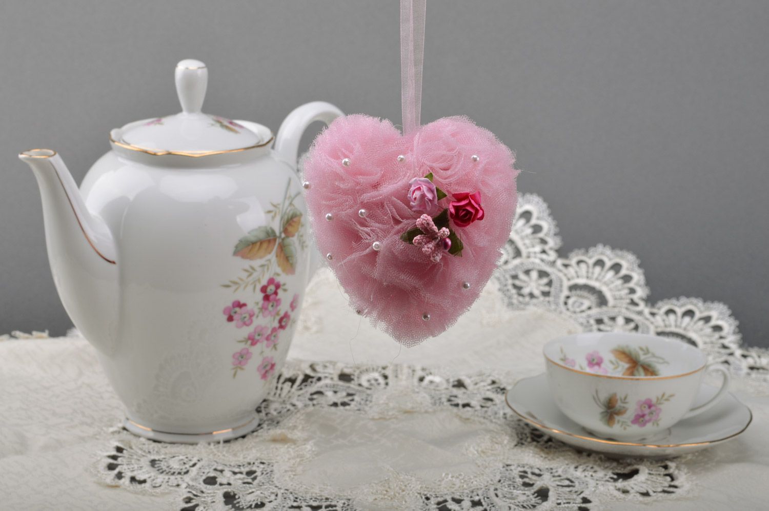 Handmade interior wall hanging heart-shaped decoration with pink tulle and beads photo 5