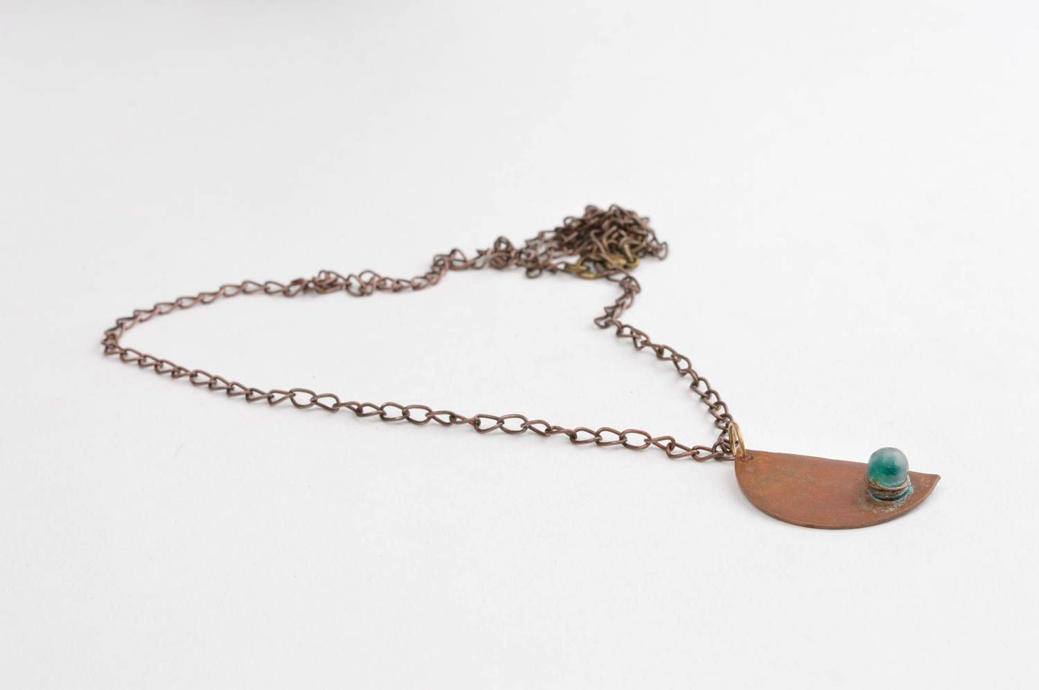 Pendentif métal Bijou fait main demi-disque cuivre néphrite Accessoire femme photo 3