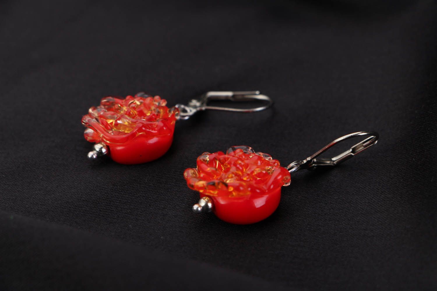 Glass pendant earrings in the form of roses photo 2