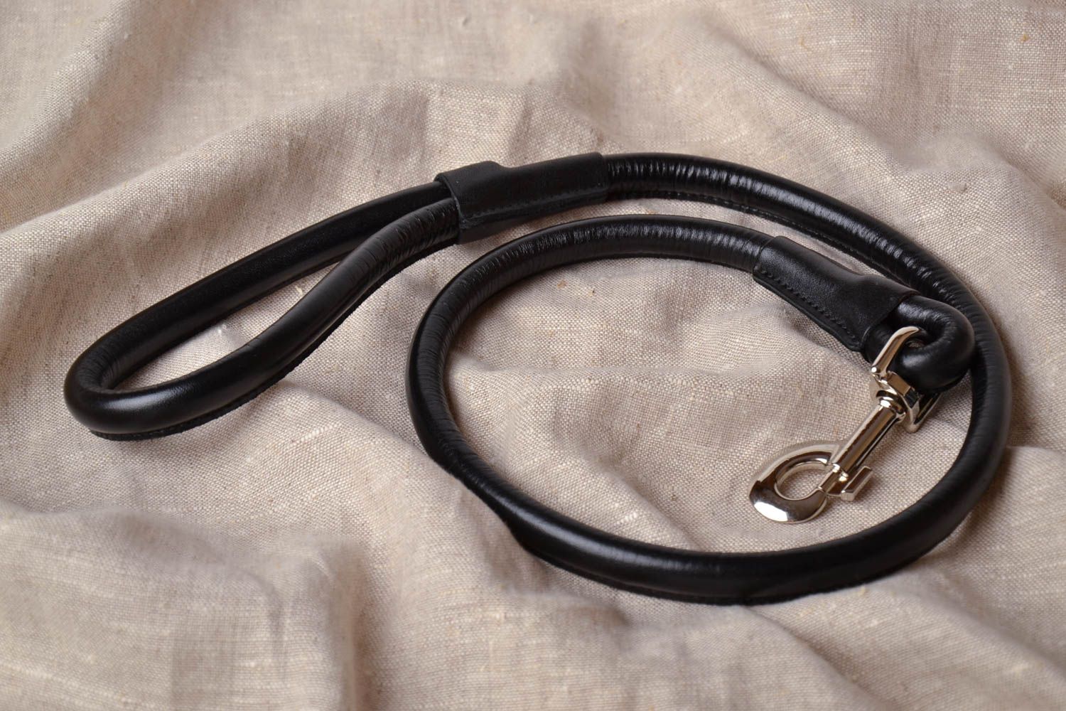 Black leather dog leash photo 1