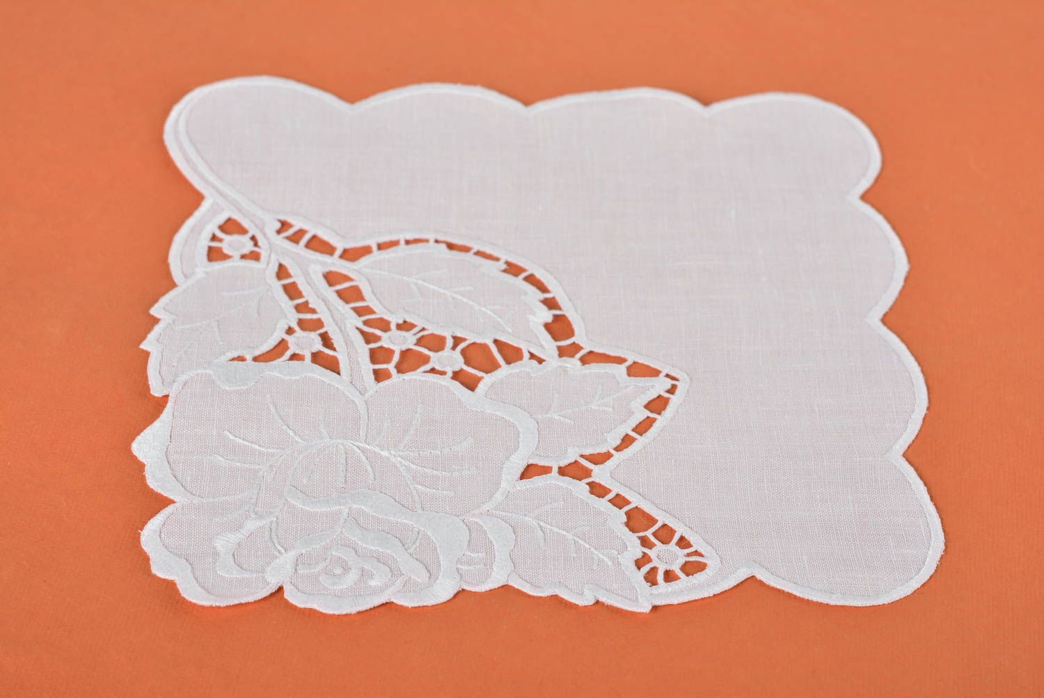 Льняная салфетка ручной работы кружевная салфетка белая с розой ришелье лен фото 3