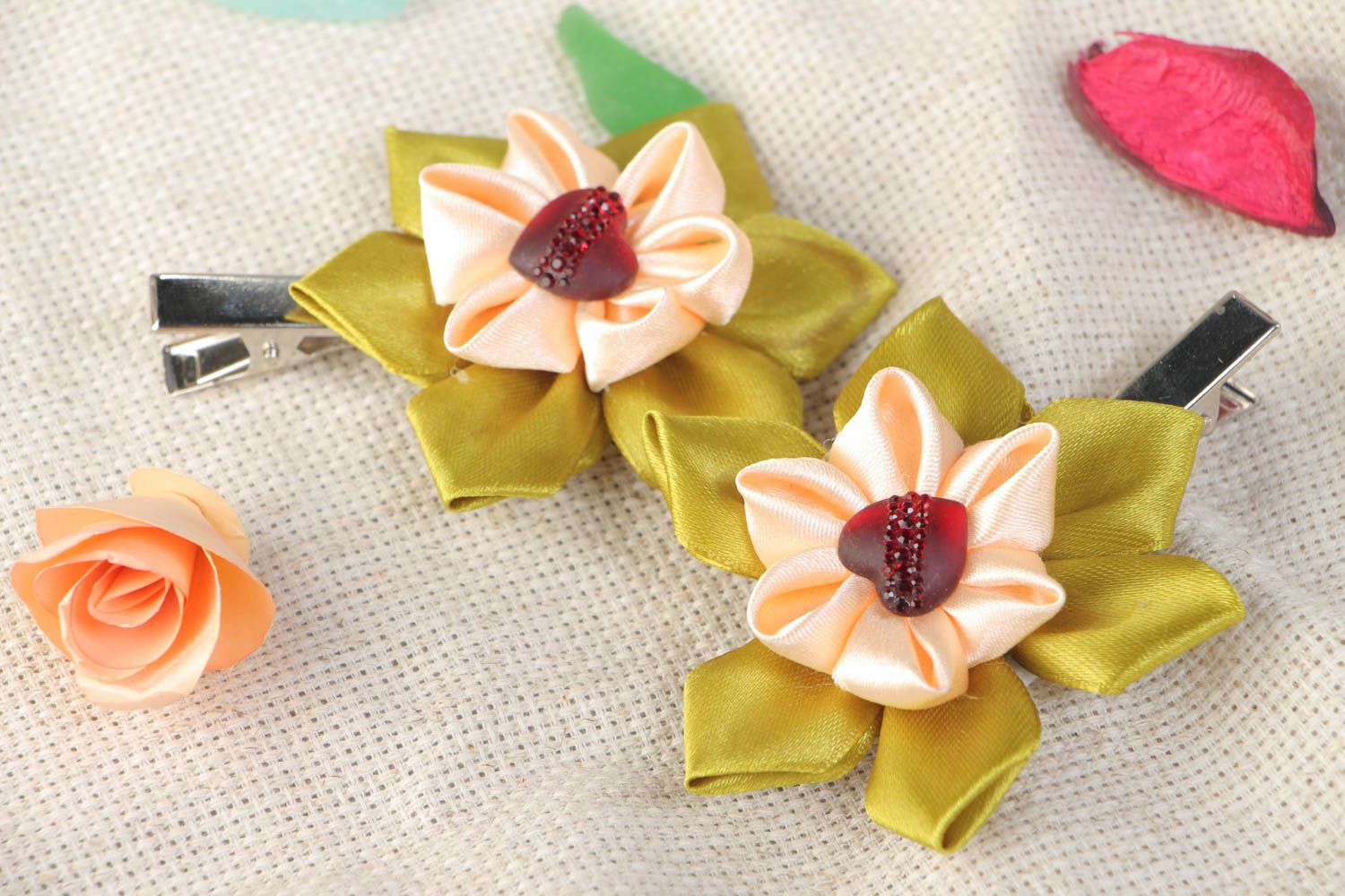 Set of handmade satin ribbon flower hair clips 2 pieces photo 1