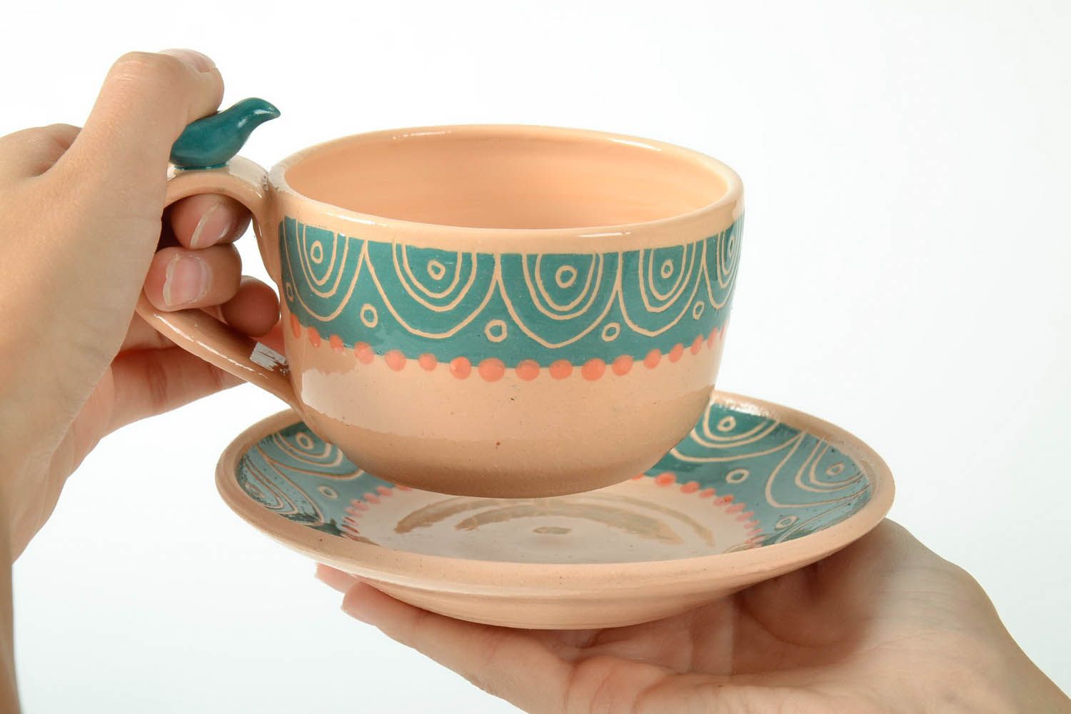 Tasse à thé avec soucoupe en argile faite main photo 5