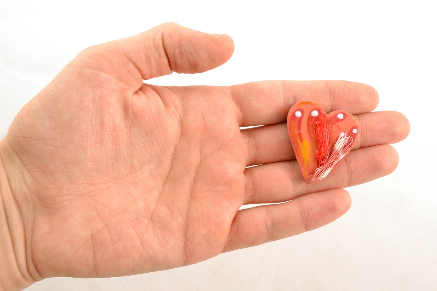 Aimant frigo en forme de cœur en argile fait main photo 1