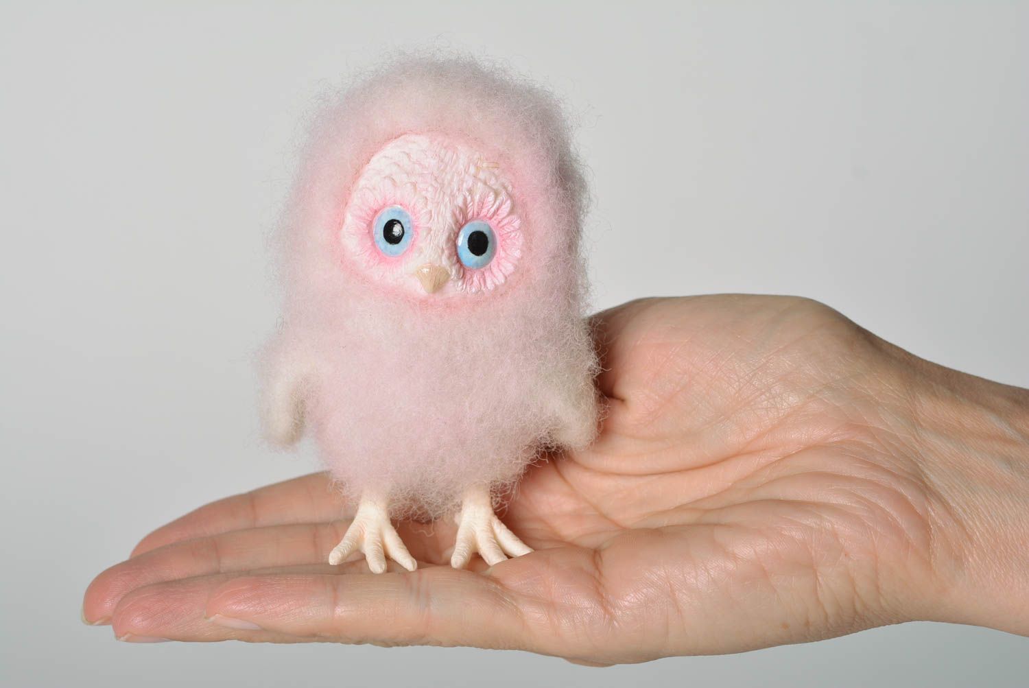 Интерьерная игрушка сова игрушка ручной работы мягкая игрушка из шерсти розовая фото 3