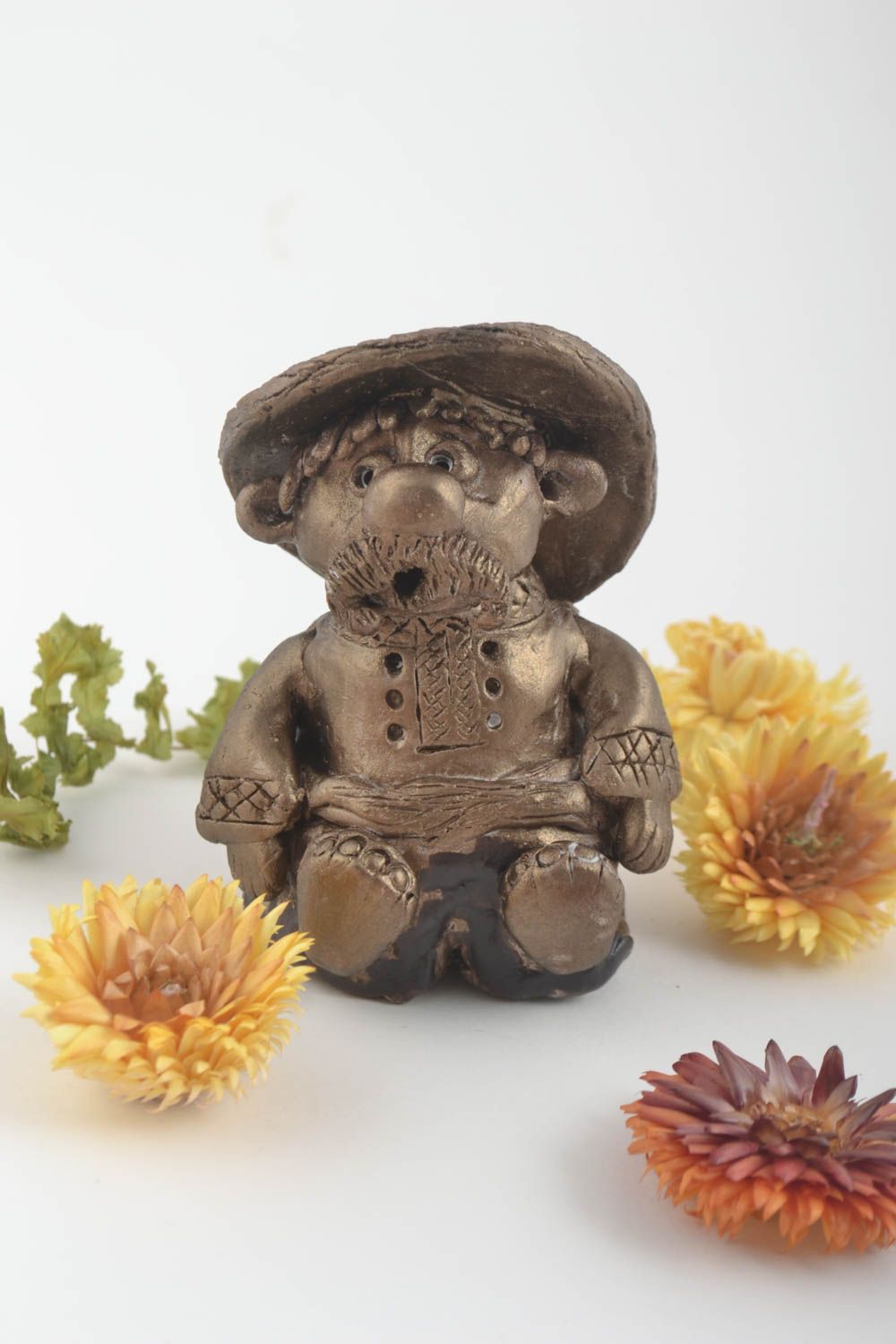 Figurina fatta a mano in ceramica un uomo divertente souvenir di terracotta foto 1