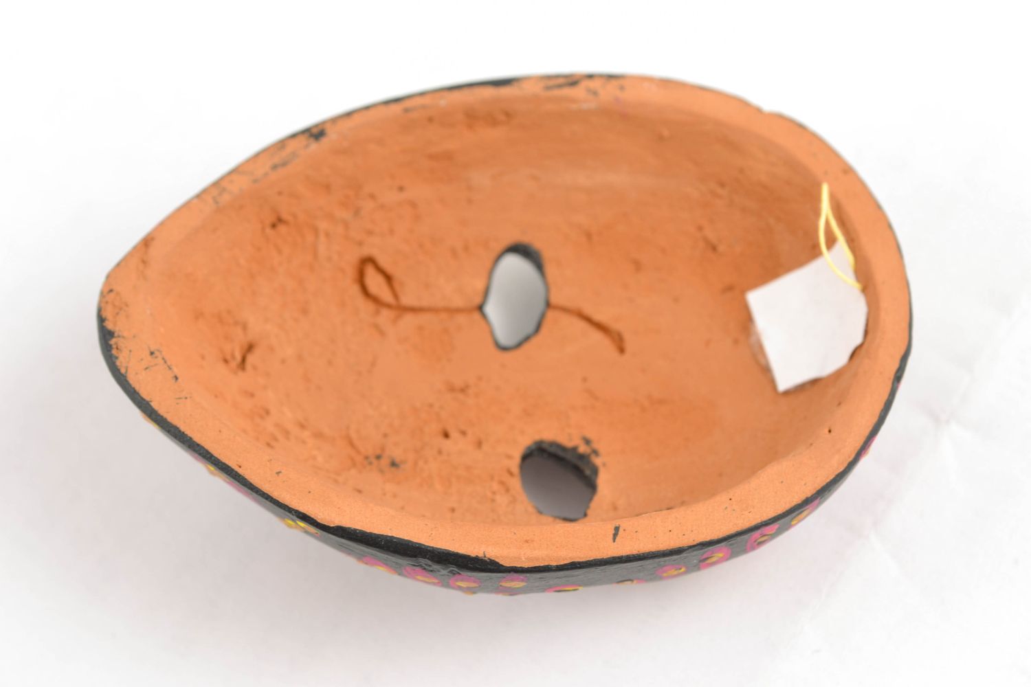 Maschera in ceramica piccola fatta a mano dipinta souvenir da parete originale  foto 5