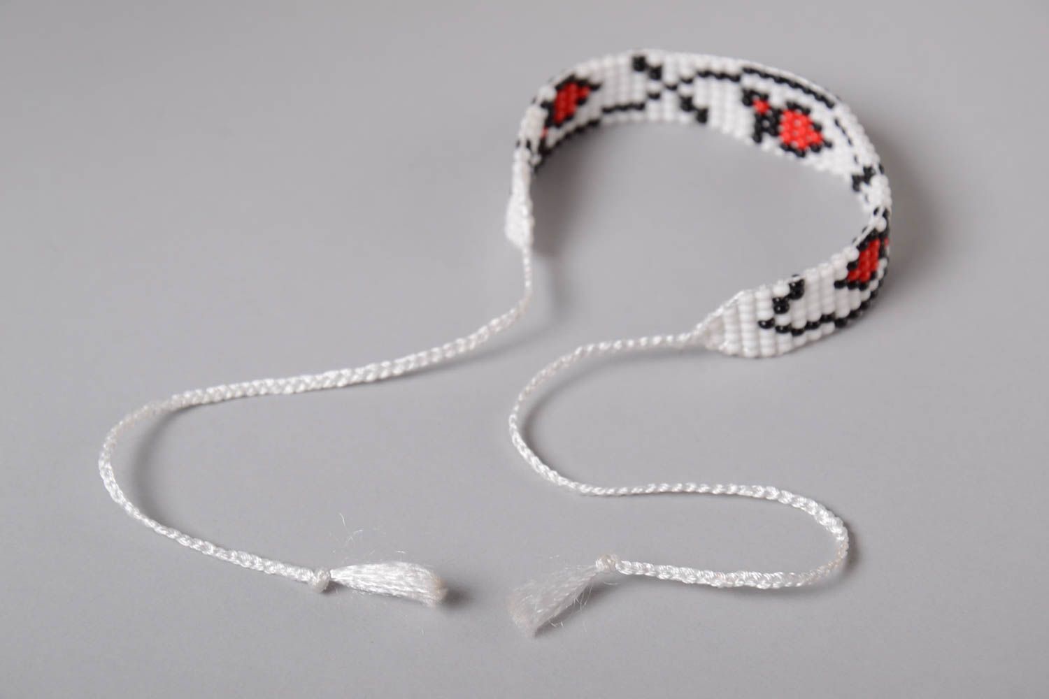Thin handmade white floral beaded strand bracelet for teen girls photo 4