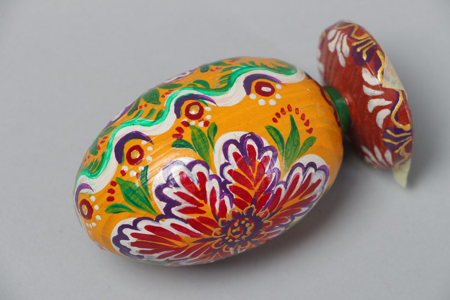 Huevo de Pascua de madera pintado barnizado en soporte artesanal Vida florece foto 3