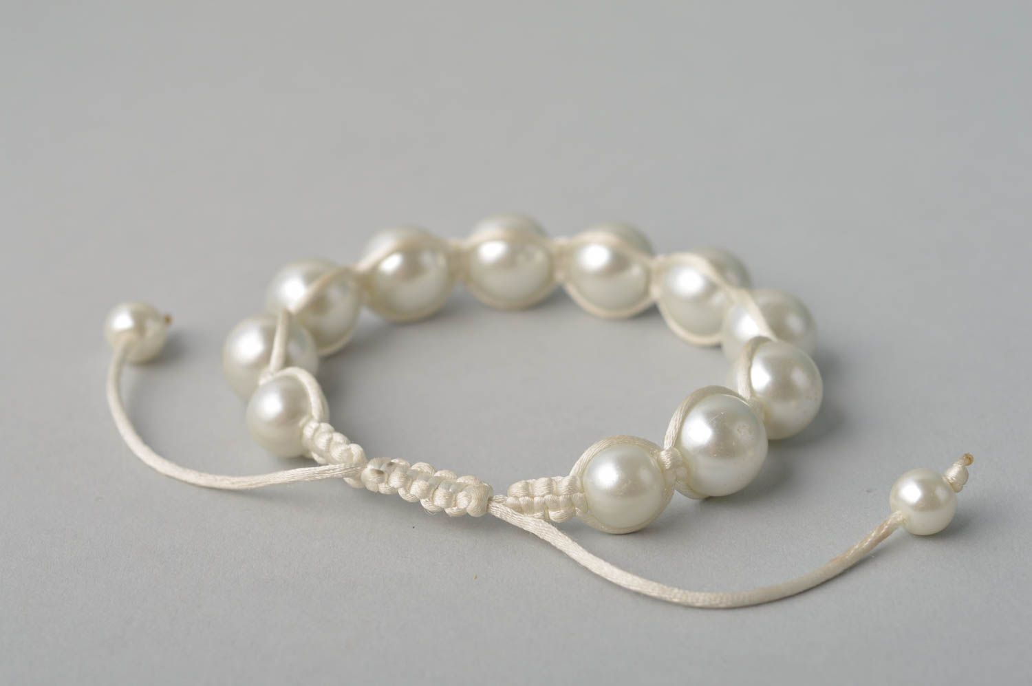 Bracelet blanc Bijou fait main cordon et perles céramiques Cadeau femme photo 4