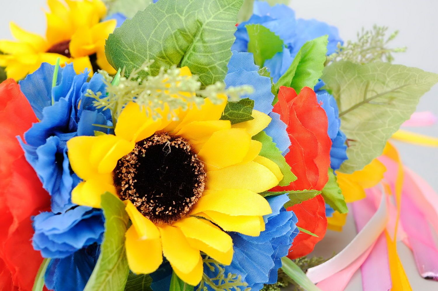 Ghirlanda con fiori diversi fatta a mano accessorio originale d'autore da donna
 foto 4
