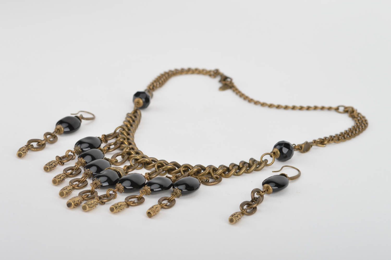 Conjunto de accesorios de cuentas y metal collar y pendientes artesanales foto 5