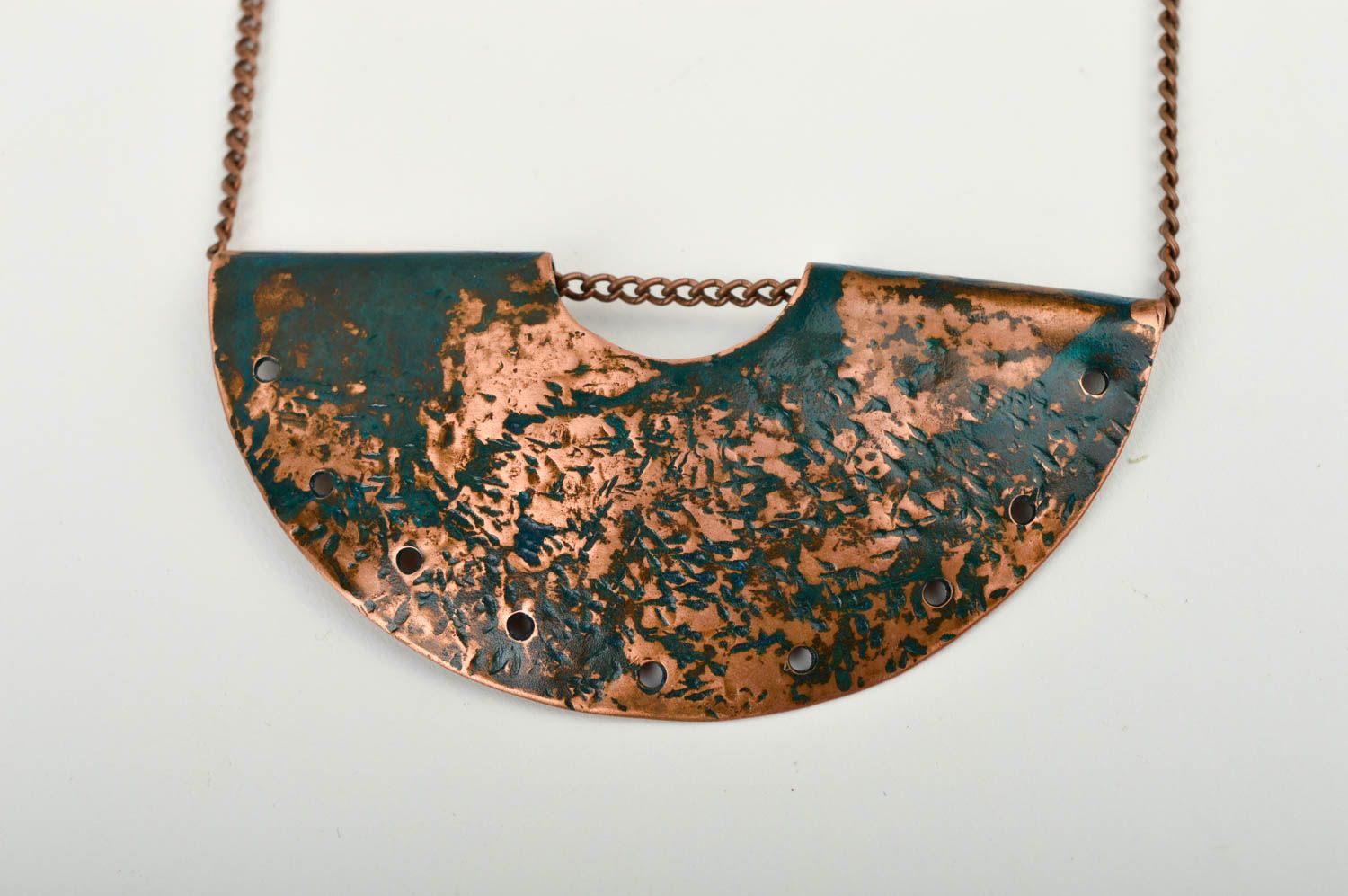 Pendentif en métal Bijou fait main massif en cuivre verni Accessoire femme photo 5