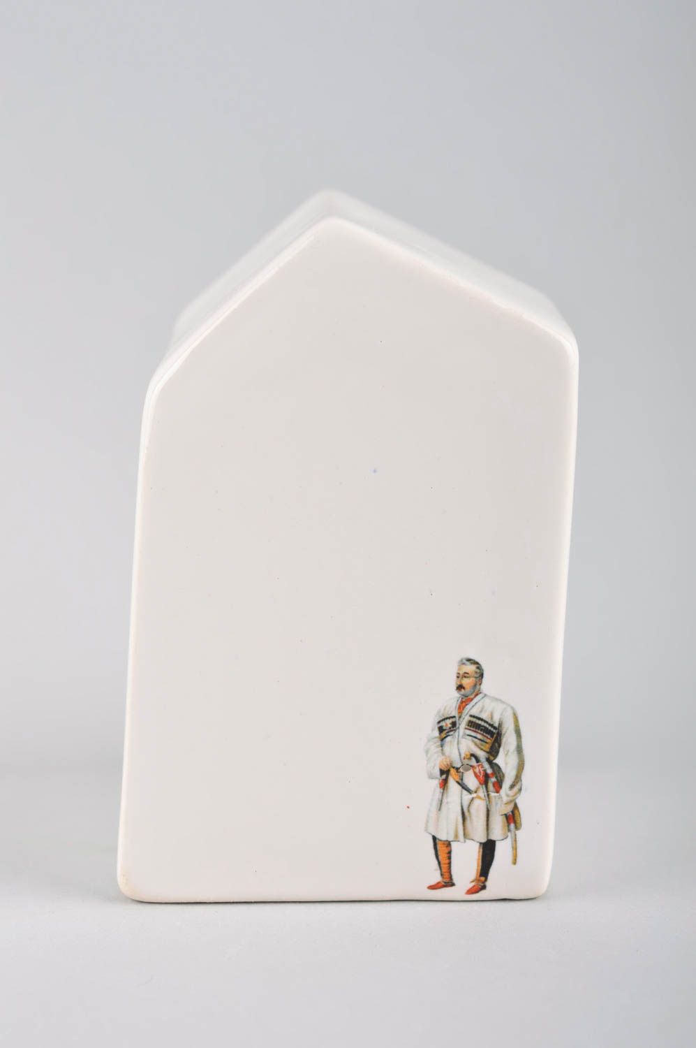Figura hecha a mano con estampado elemento decorativo casita artesanal blanca foto 2