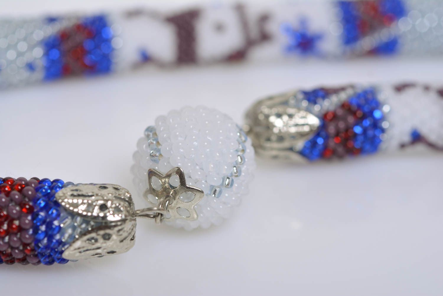 Collier spirale en perles de rocaille fait main avec rennes original pour hiver photo 2