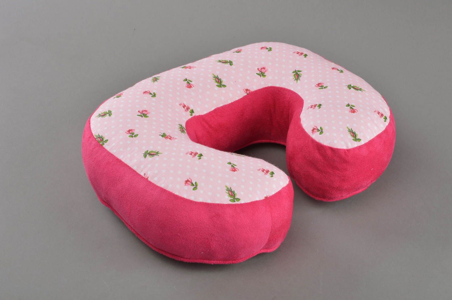 Мягкая декоративная буква подушка С из хлопка и плюша для декора ручной работы фото 2