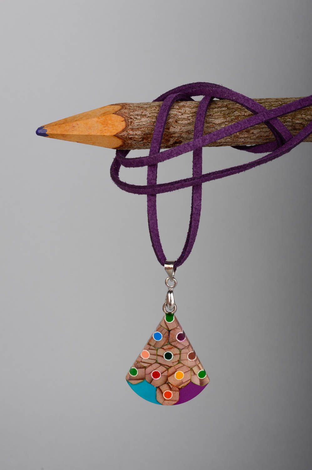 Pendentif fantaisie Bijou fait main multicolore lacet violet Accessoire femme photo 1