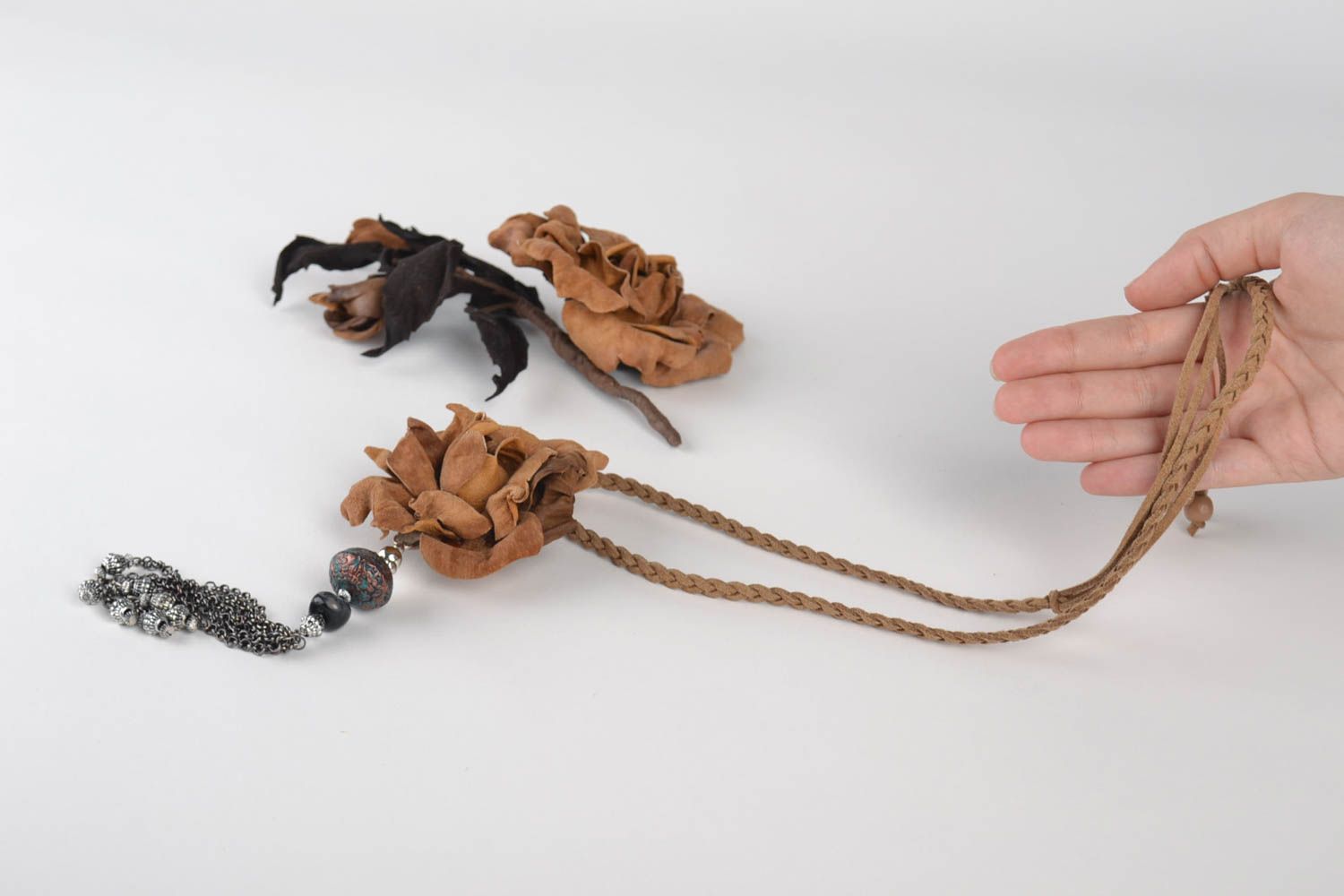 Handmade Damen Schmuck Set Halskette mit Anhänger Schmuck Brosche aus Naturleder foto 5