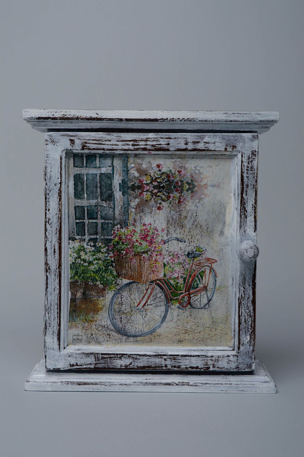 Wall key holder in French Provence style photo 2