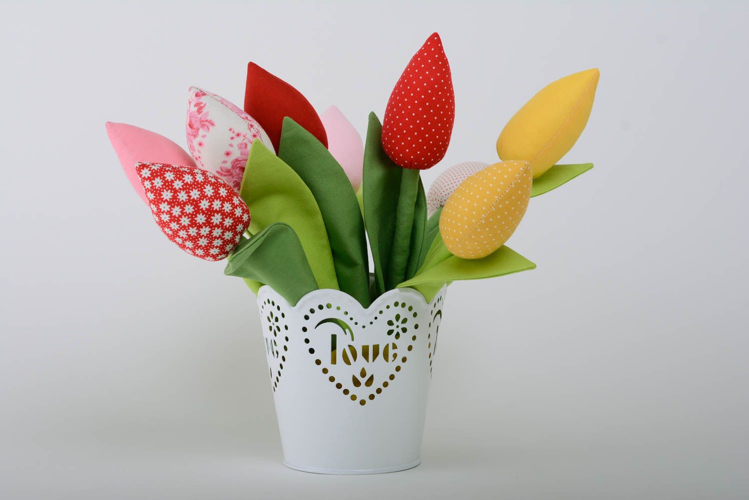 Tulipe artificielle en tissu de coton rouge faite main décorative design photo 5