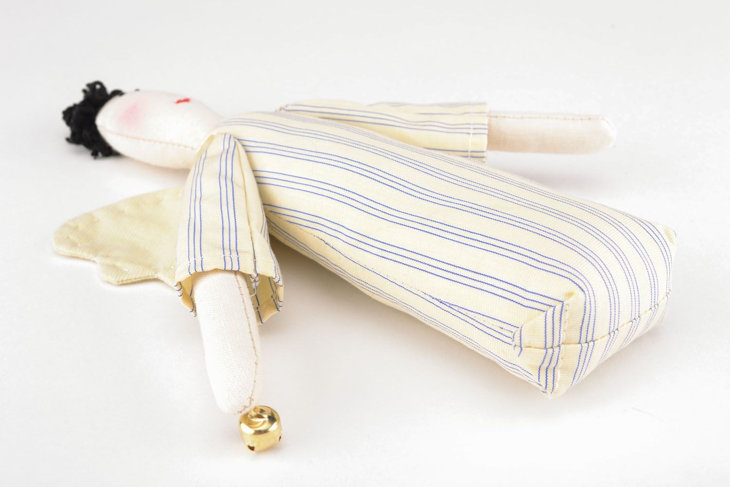Текстильная игрушка в виде ангела фото 1