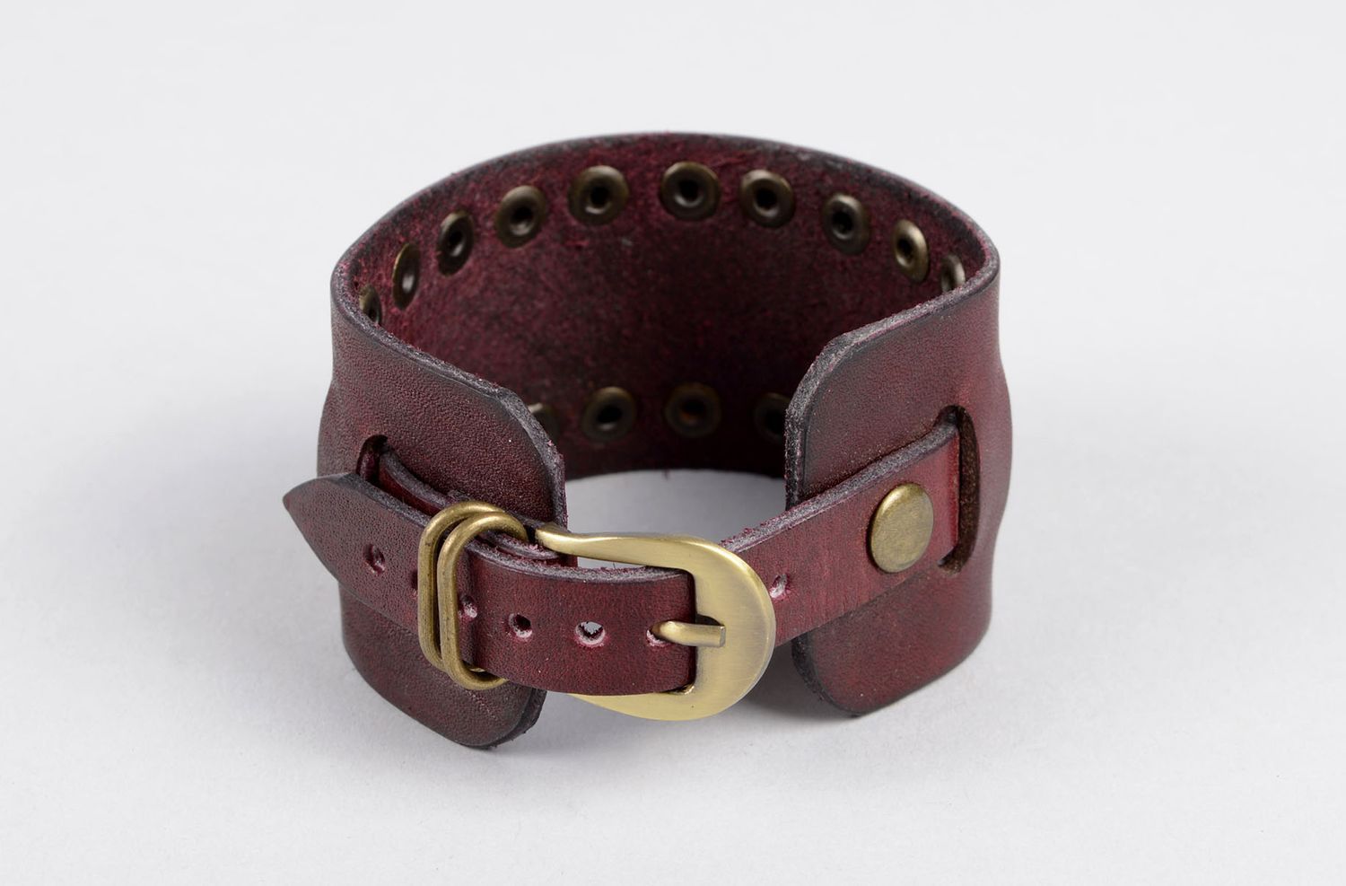Bracelet en cuir Bijou fait main marron rivets métal Accessoire femme design photo 3